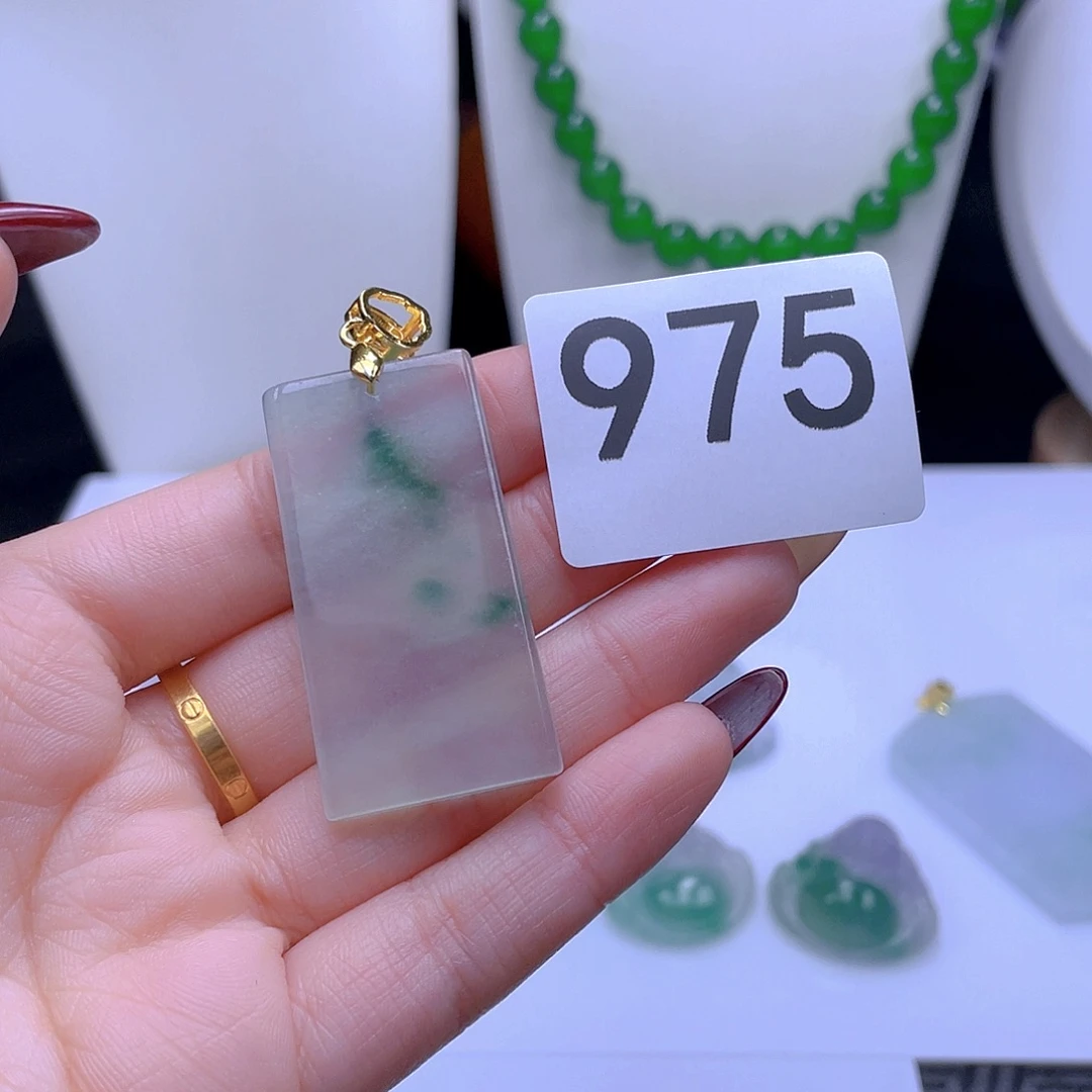 翡翠吊坠(赠链)未镶嵌