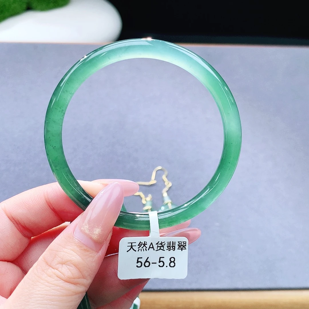 未镶嵌手镯（圆镯）翡翠