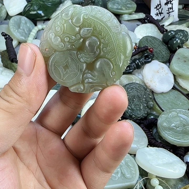 和田玉未镶嵌颈饰