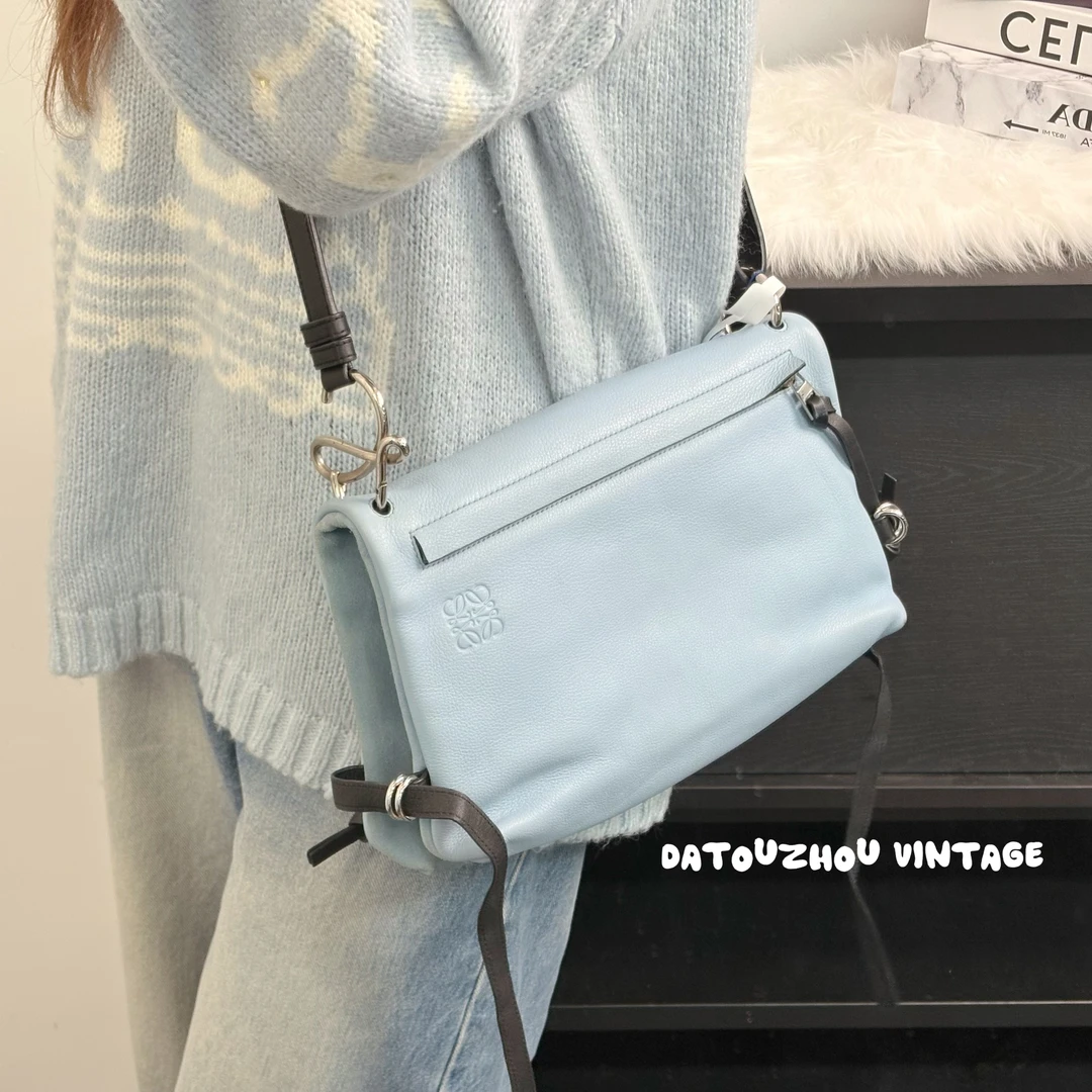 95新 LOEWE/罗意威 浅蓝色全皮单肩斜挎包cy