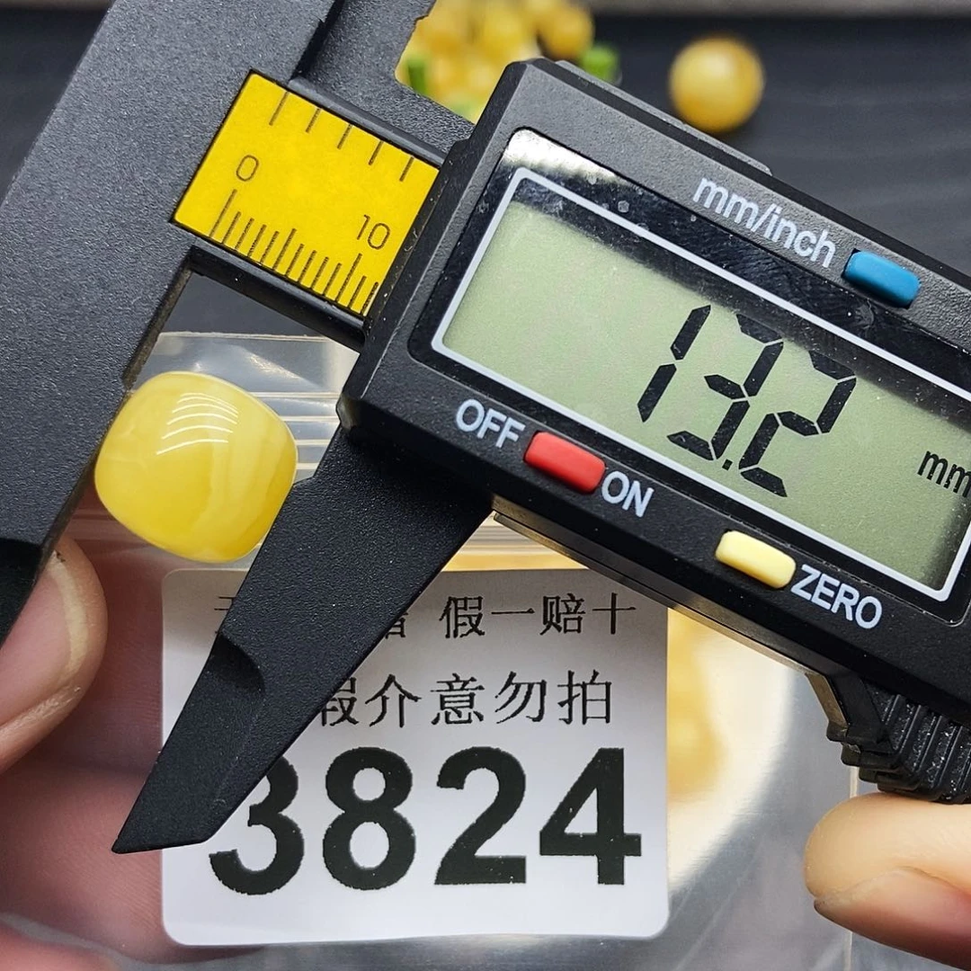 蜜蜡未镶嵌珠宝奇石3824