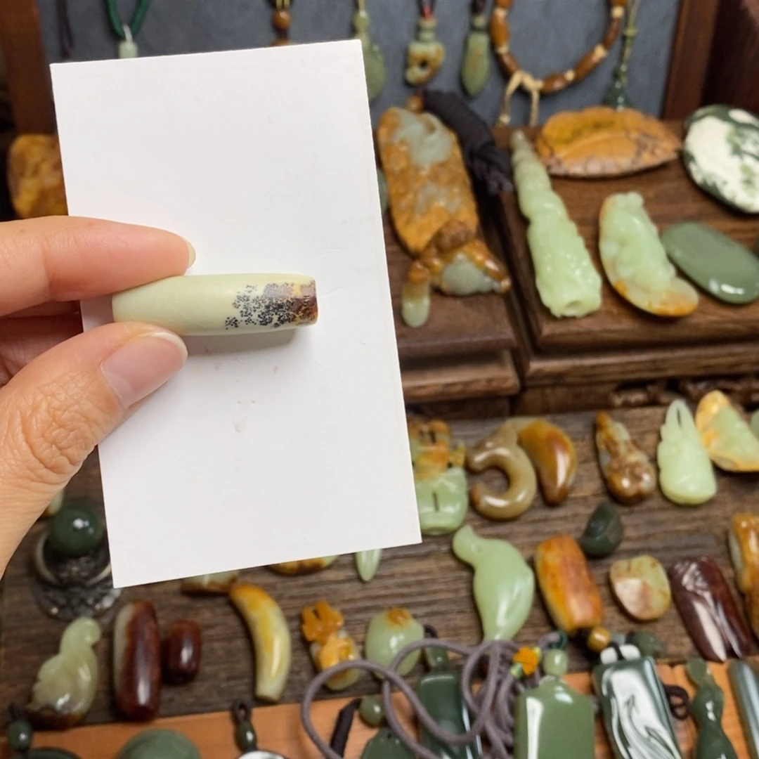 林***音岫岩河磨玉（透闪石质玉）未镶嵌颈饰