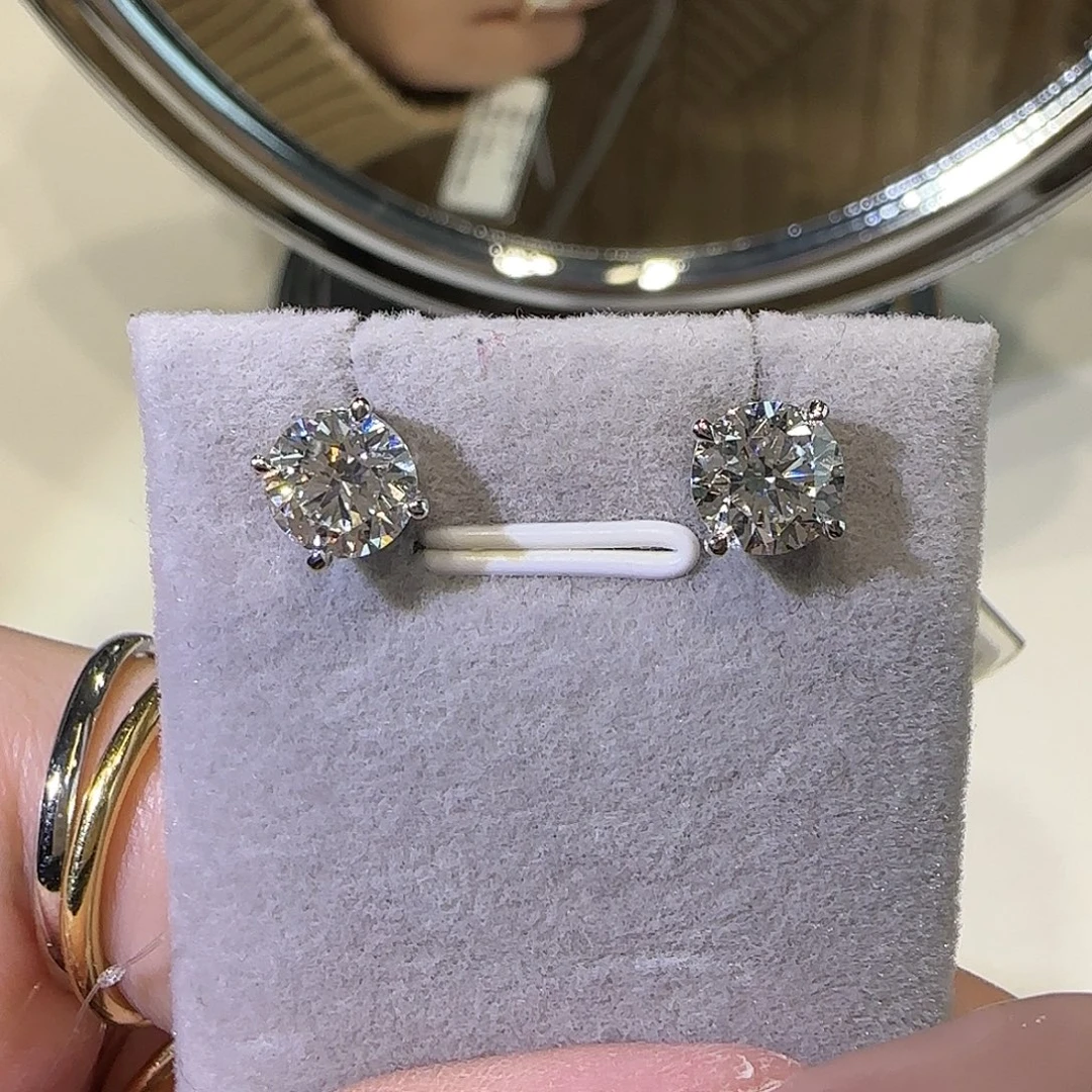 18K金镶嵌实验室培育钻石四爪耳钉2卡