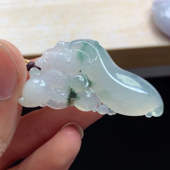 翡翠未镶嵌颈饰吊坠