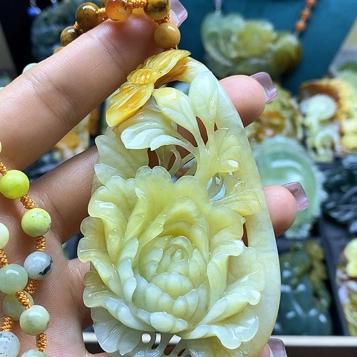 蛇纹石玉未镶嵌挂件