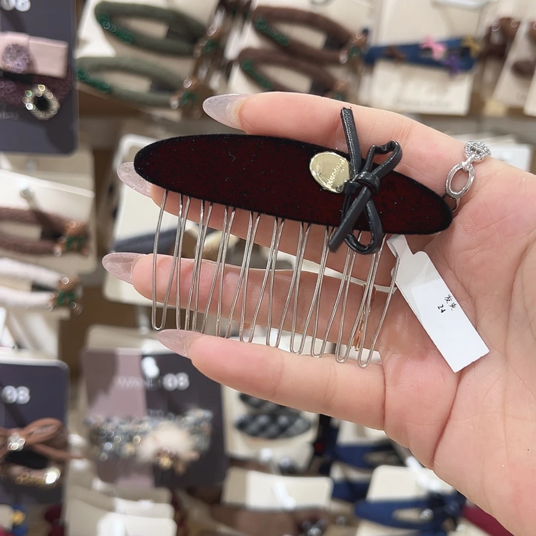 皮质铁合金黑色蝴蝶结插梳