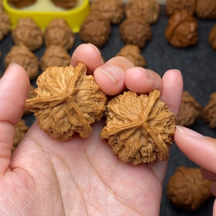 文玩核桃把件大****圆三棱36