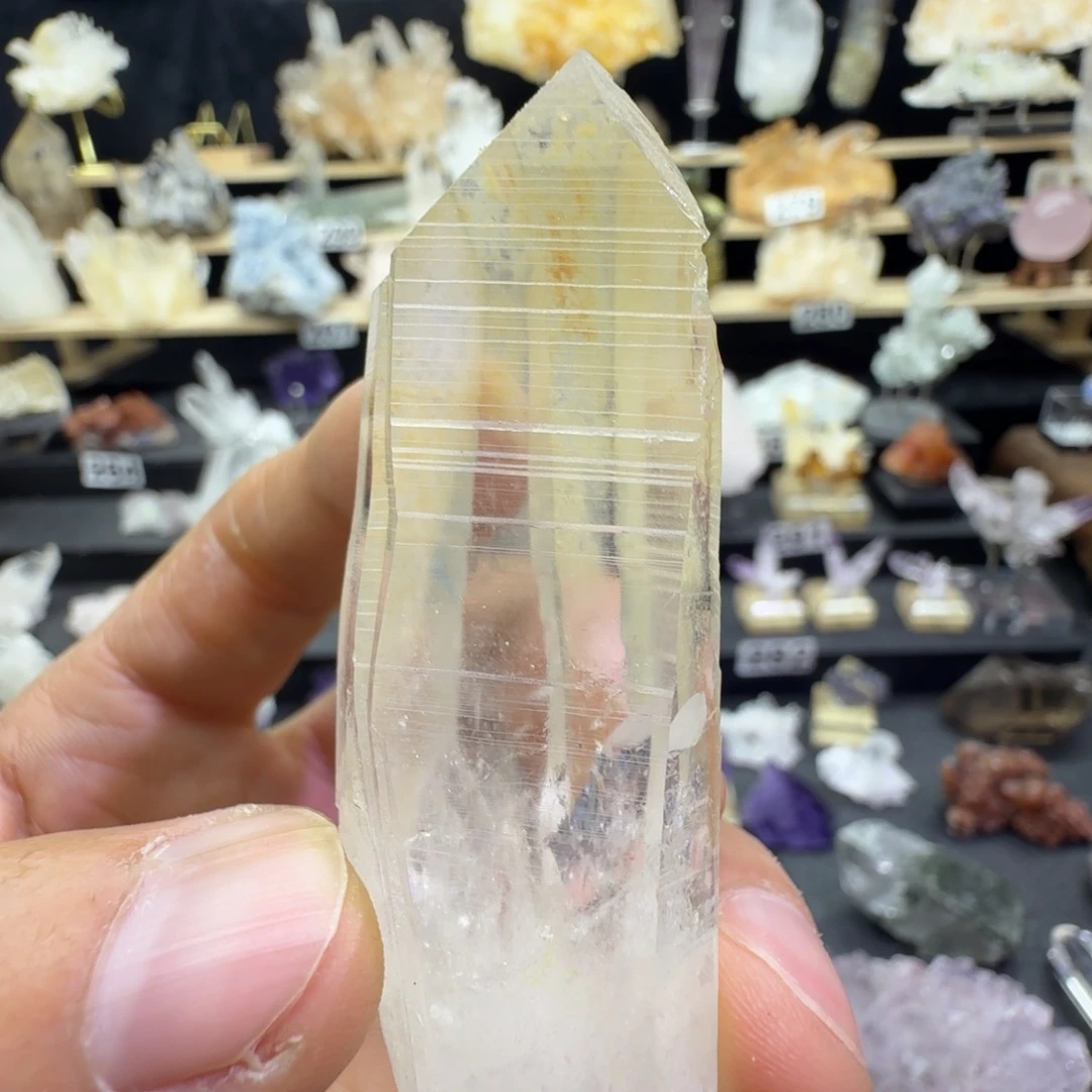 L***y石材天然水晶摆件