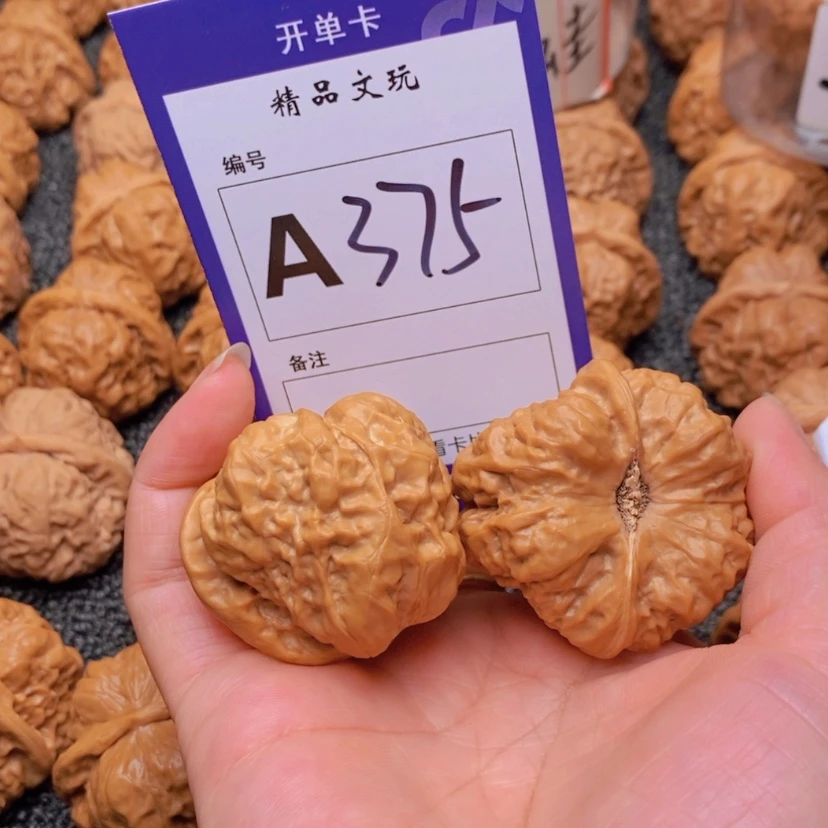 【闪购商品】桃核吊坠@*峰这首单曲真的很不错