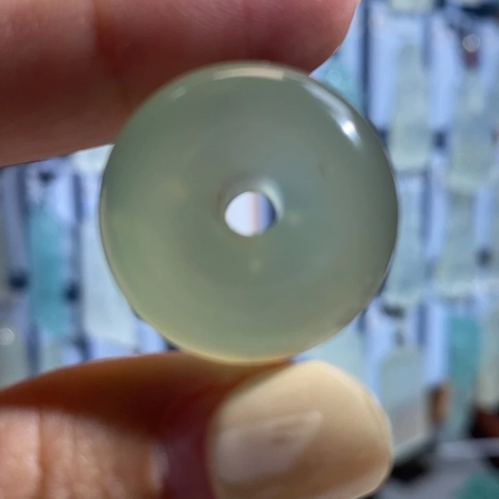 岫玉未镶嵌颈饰吊坠