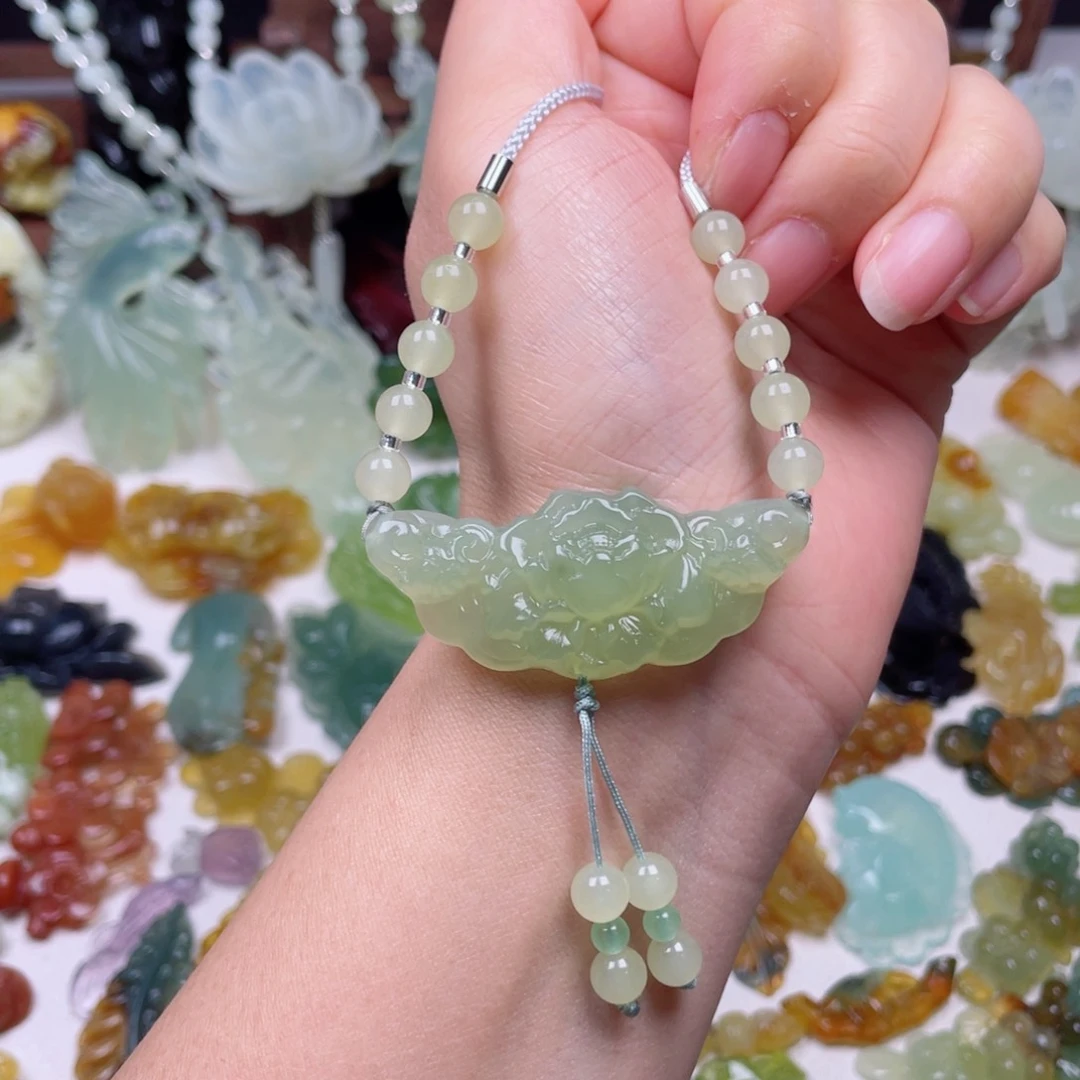 蛇纹石玉未镶嵌颈饰