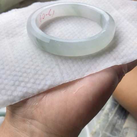 秀***儿石英质玉(金丝玉)未镶嵌手镯加工定制