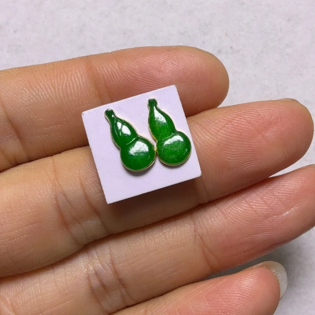 翡翠18K金镶嵌颈饰吊坠