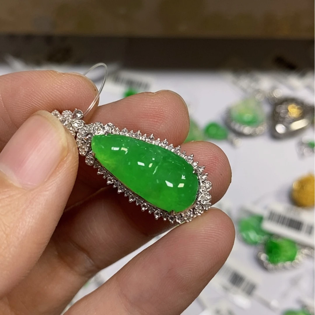 【闪购商品】颈饰18K金镶嵌翡翠L*.吊坠