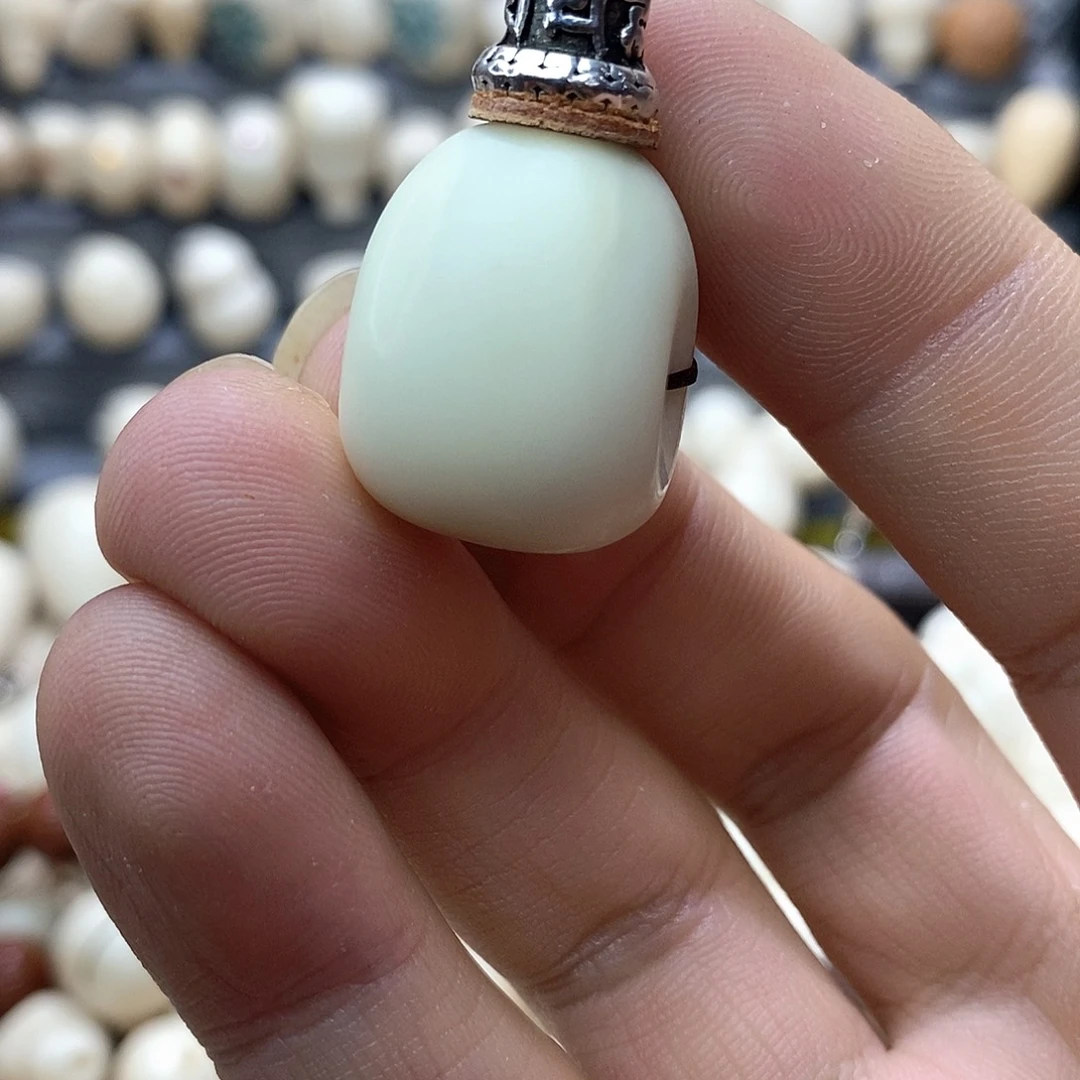 一***秋吊坠菩提根/象牙果