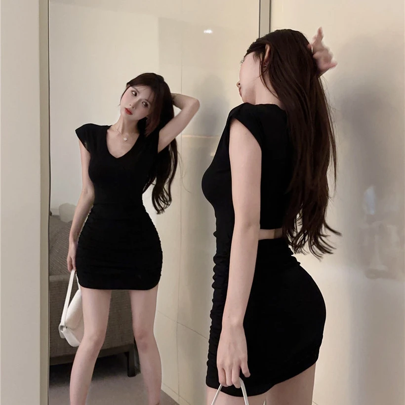 辣妹V领黑色包臀连衣裙女夏紧身弹力褶皱小心机性感镂空露腰短裙
