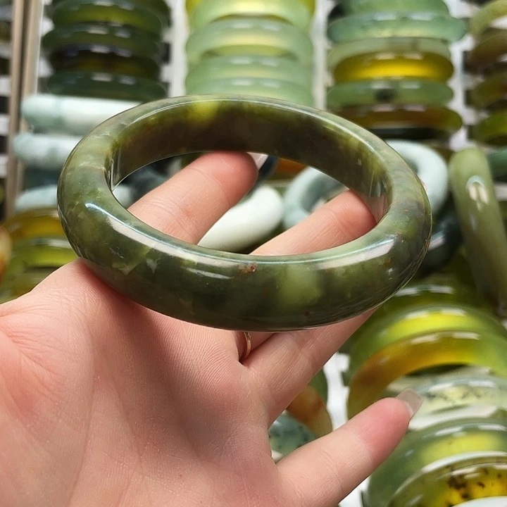 蛇纹石玉未镶嵌手镯