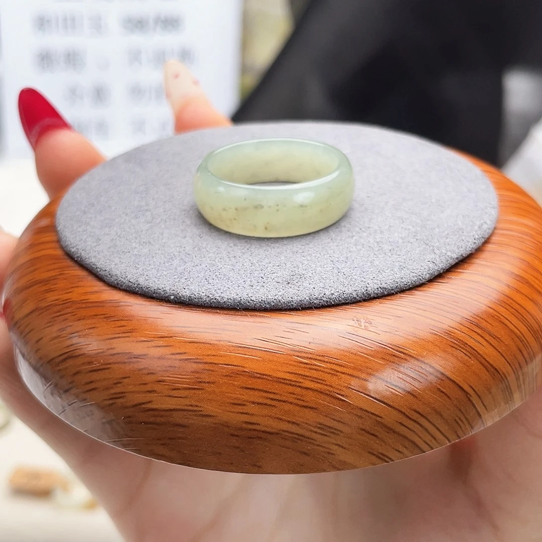 和田玉戒指未镶嵌105飘糖轮胎21.1不退换