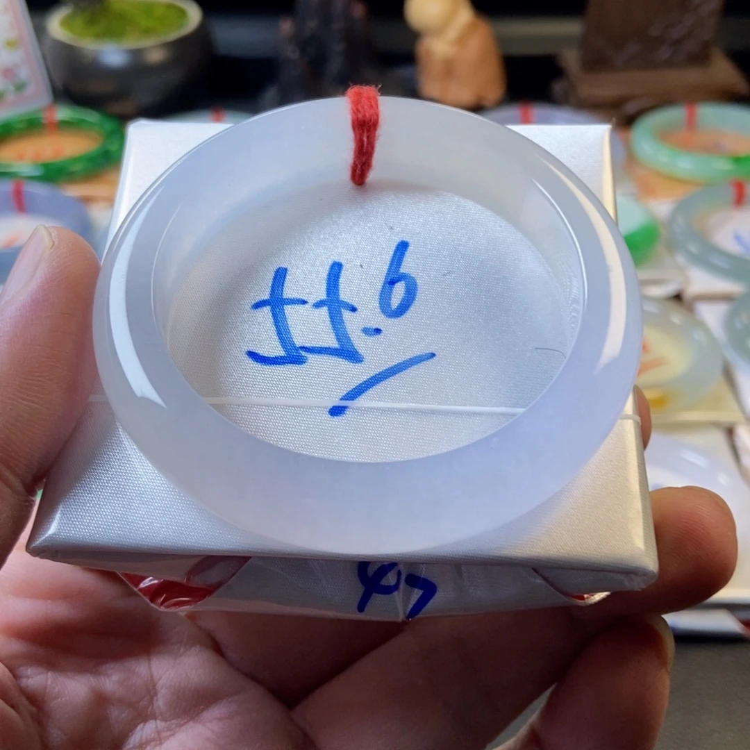 翡翠未镶嵌手镯37、白冰正圈