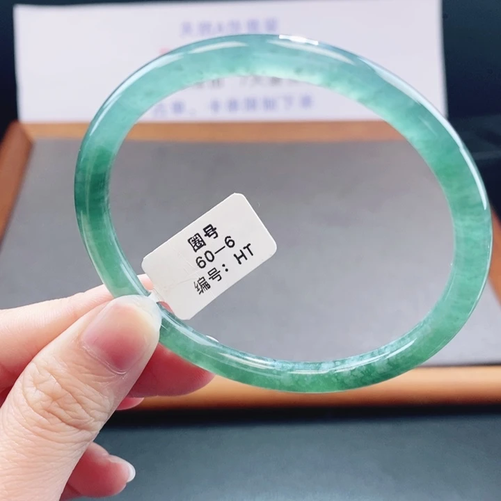 翡翠未镶嵌手镯翡翠手镯24