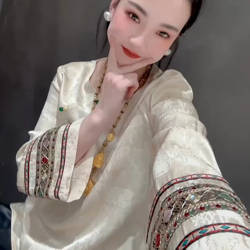 2026新款小衫女春季爆款提花复古中国风上衣轻奢百搭设计感打底衫