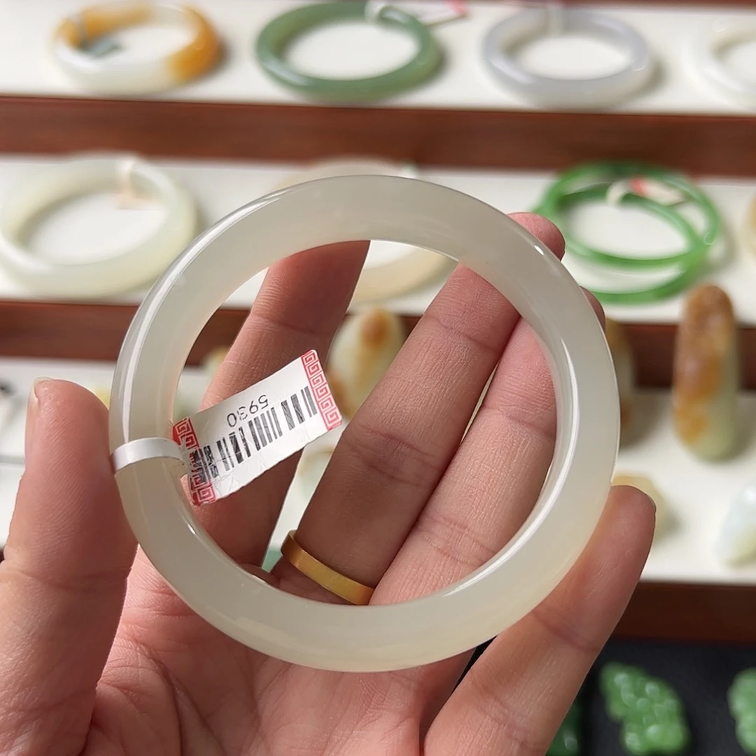 和田玉未镶嵌手镯