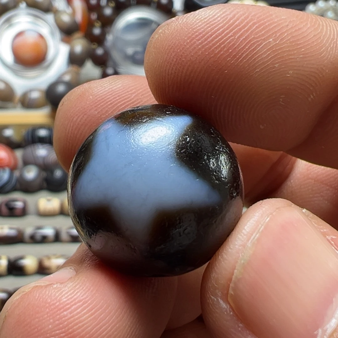 秋****如图所示细腻油润