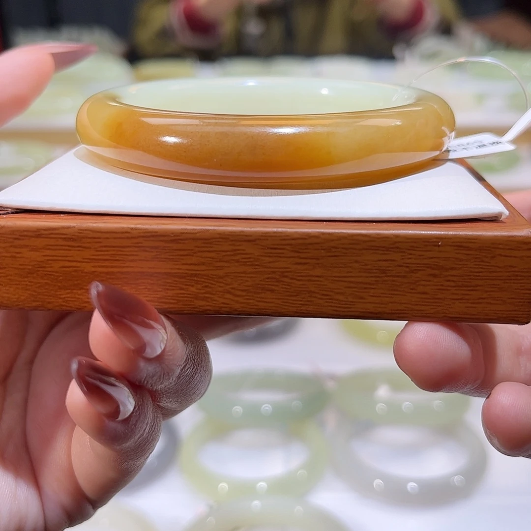 和田玉未镶嵌手镯半山糖