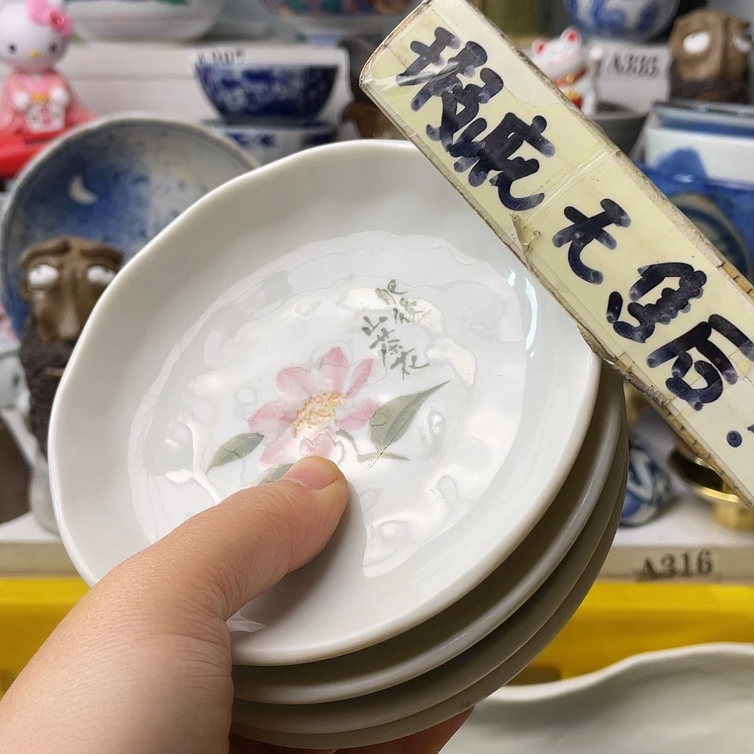 瓷片艾***文哈哈哈我真的要把她打在脑门下