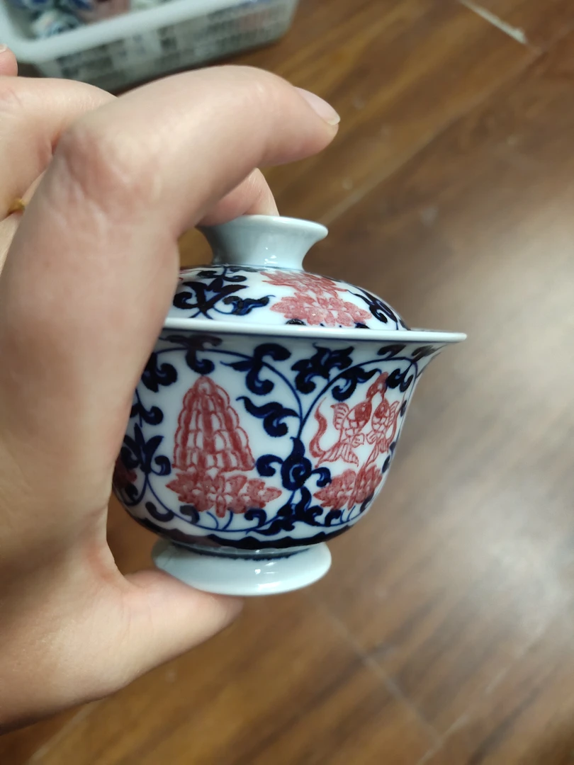 微瑕釉里红莲拖八宝盖碗