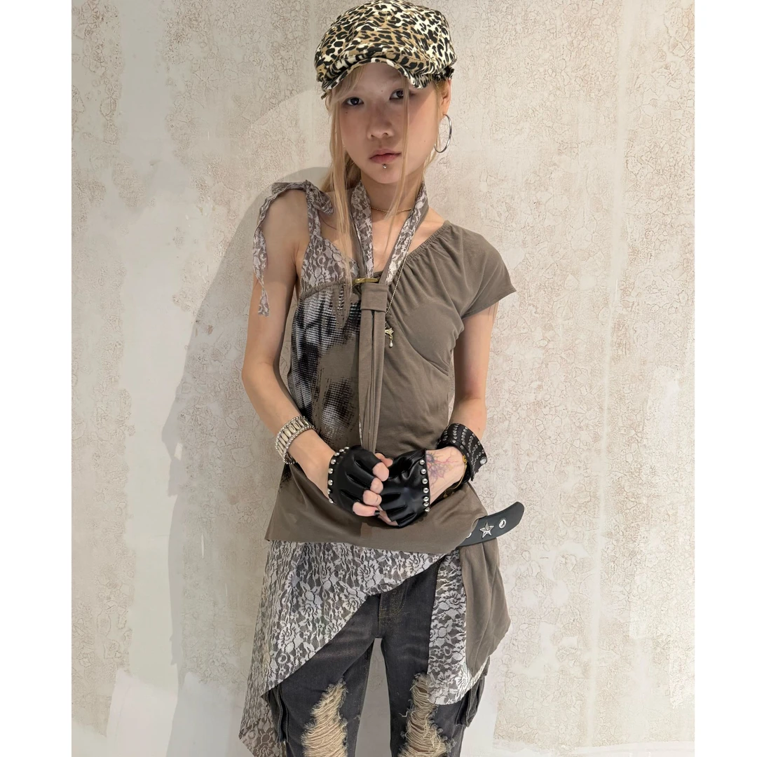 Fearless”满满*朋克街头辣妹假两件斜肩吊带上衣