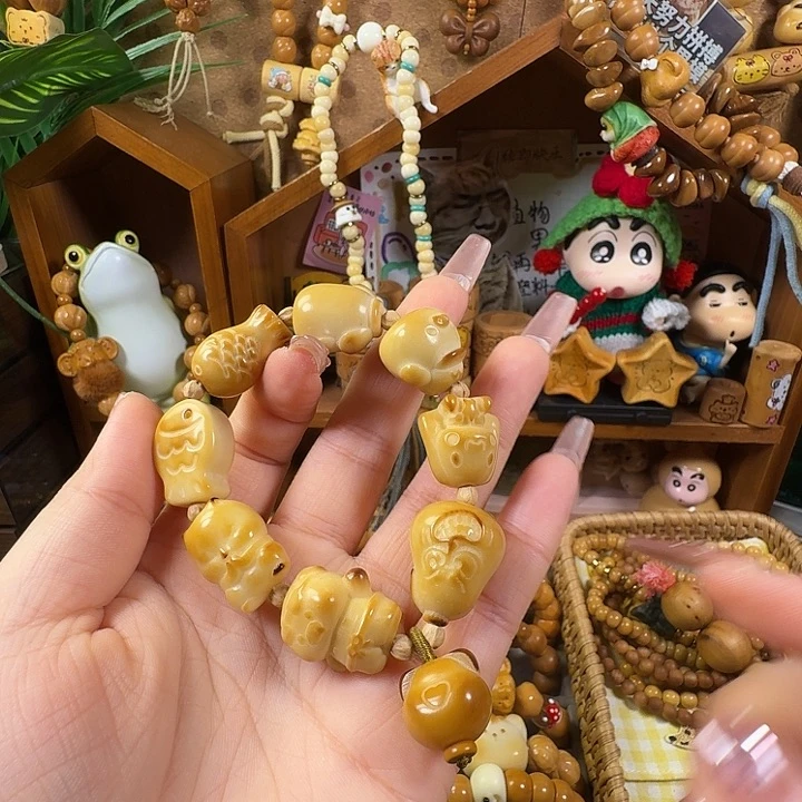 吊坠猴头核桃童话镇