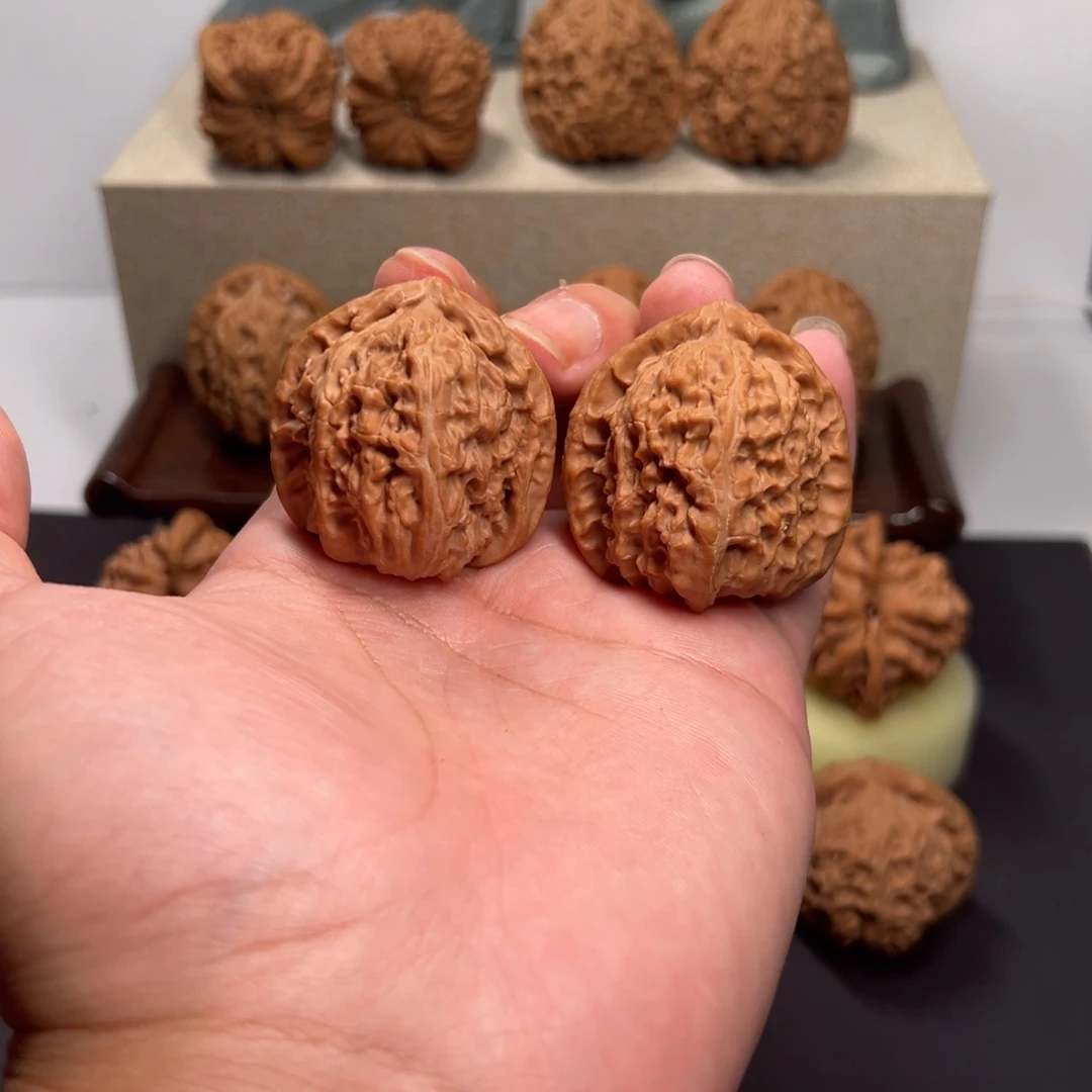 文玩核桃把件39三角白狮子全品