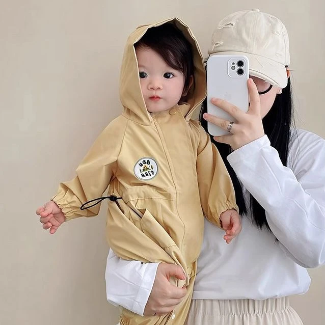 万达撤柜【断码】现货婴儿衣服韩版宝宝连帽冲锋衣爬服幼儿