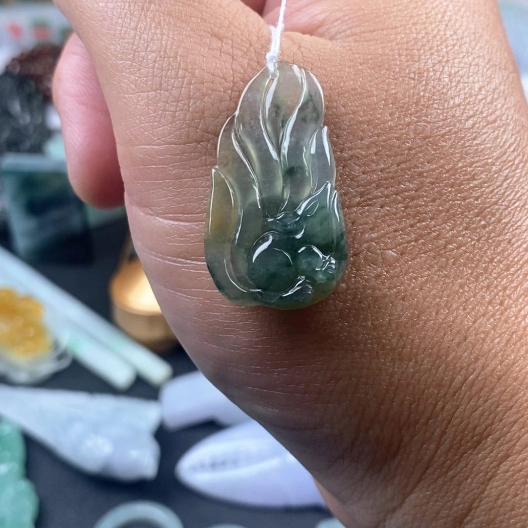 翡翠未镶嵌吊坠(赠链)