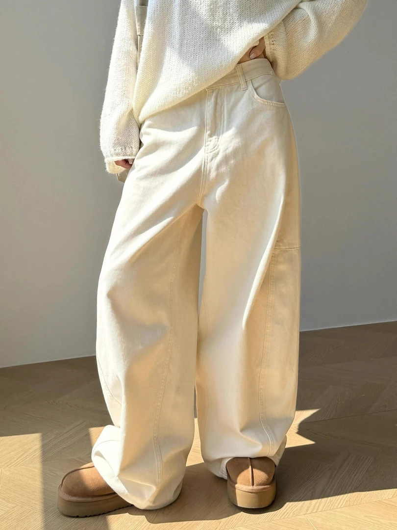 大码米白色松弛感镰刀牛仔裤女秋冬新款设计感弯刀香蕉阔腿拖地裤