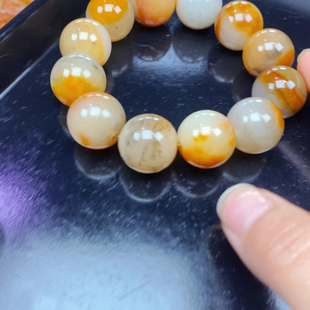 未镶嵌石英质玉（黄龙玉）颈饰