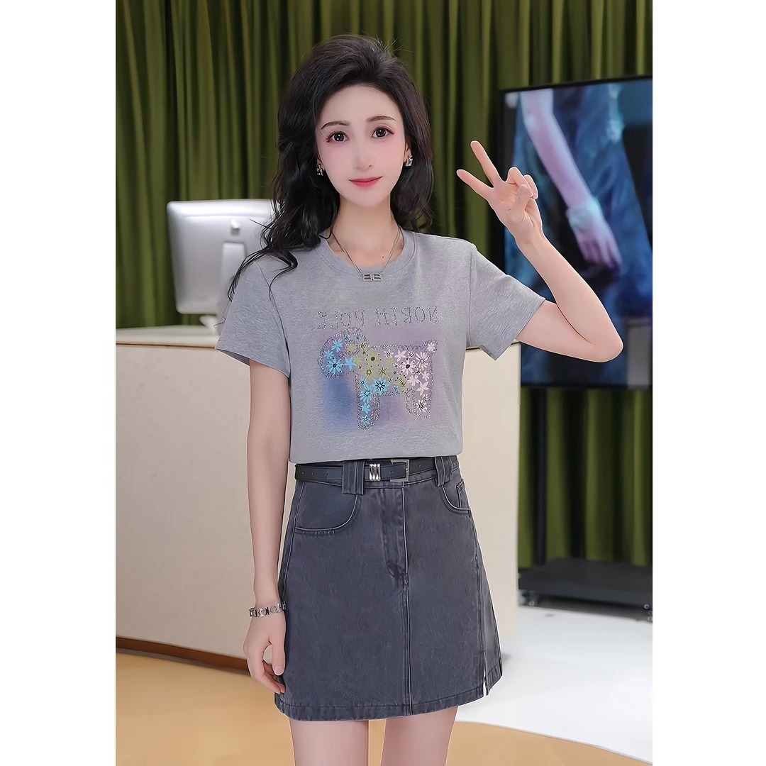 艾格2025春夏显瘦时尚休闲可花朵小羊刺绣圆领女士T恤短袖