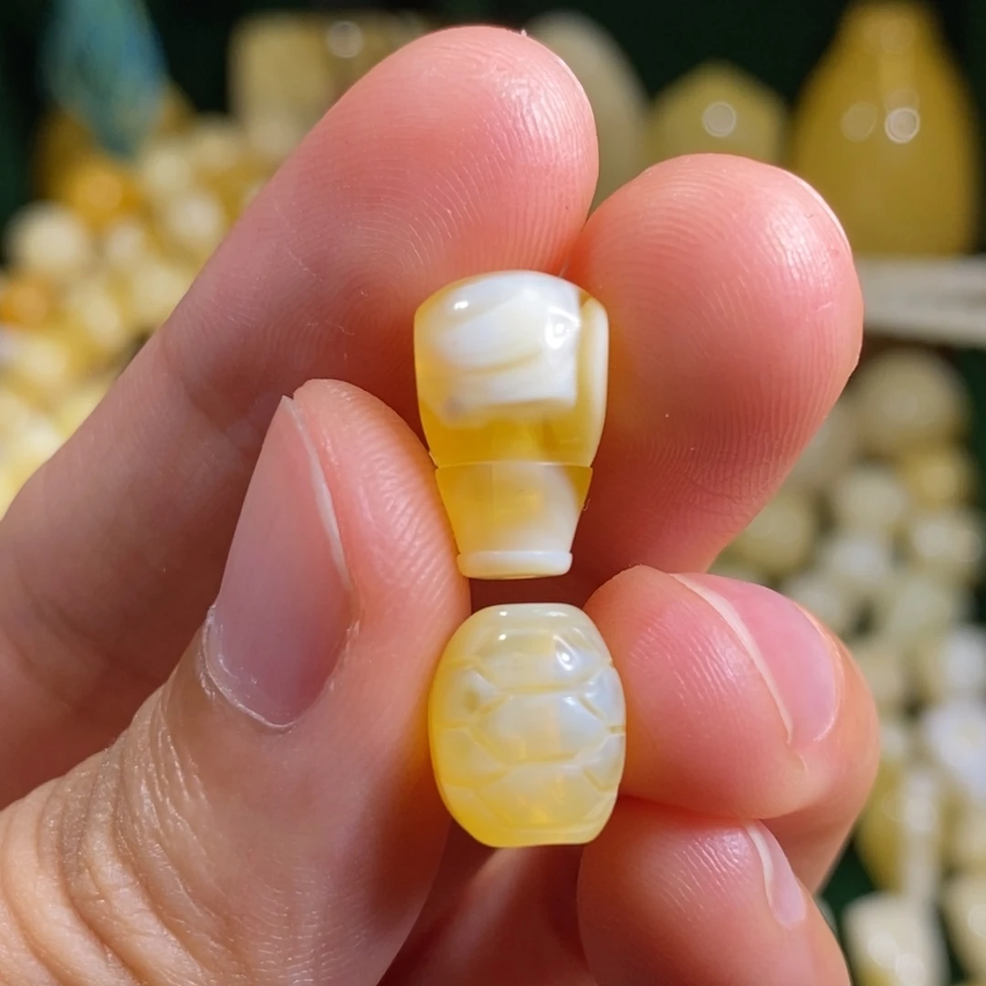 蜜蜡未镶嵌裸石微瑕