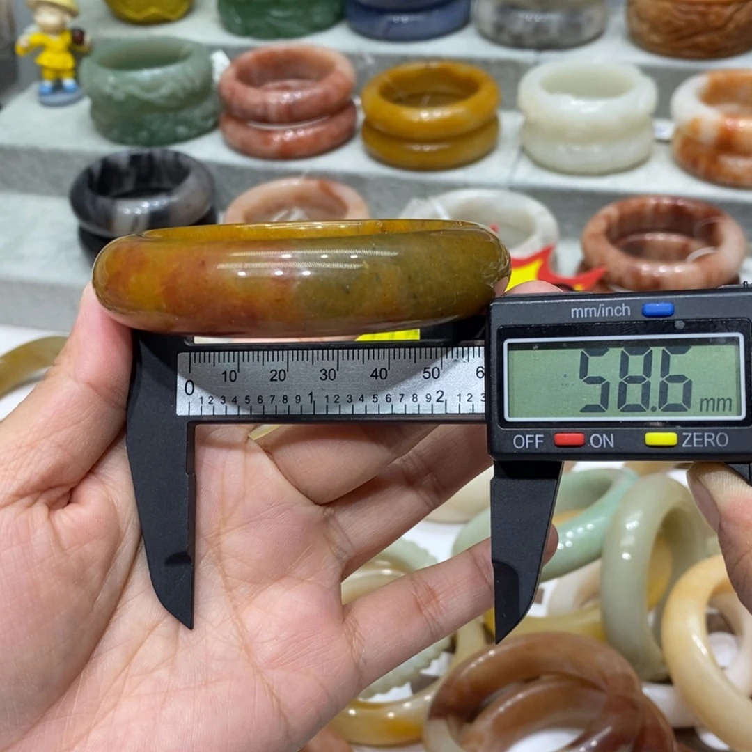 石英岩玉未镶嵌手镯