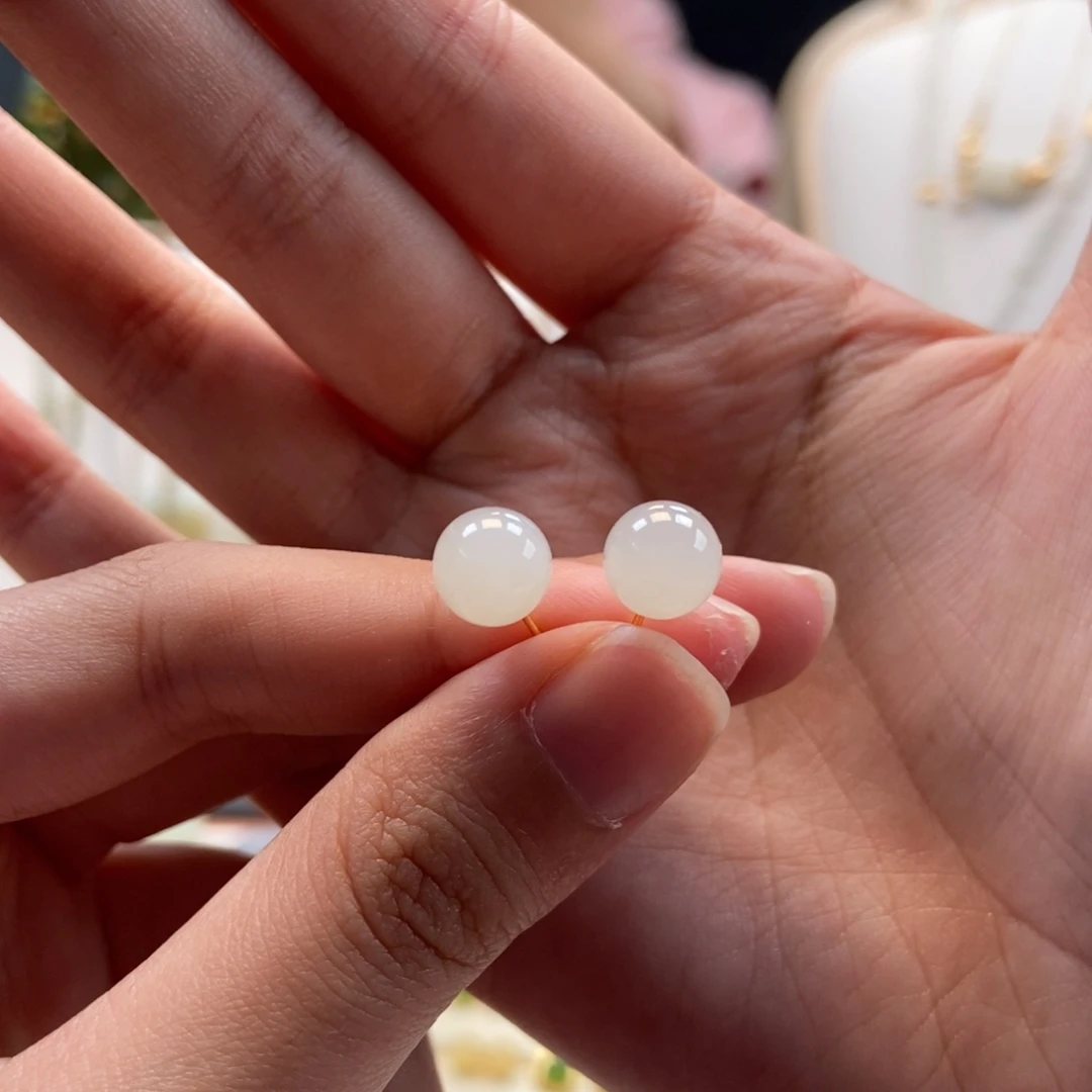 和田玉银S925镀金镶嵌耳饰卡八白玉