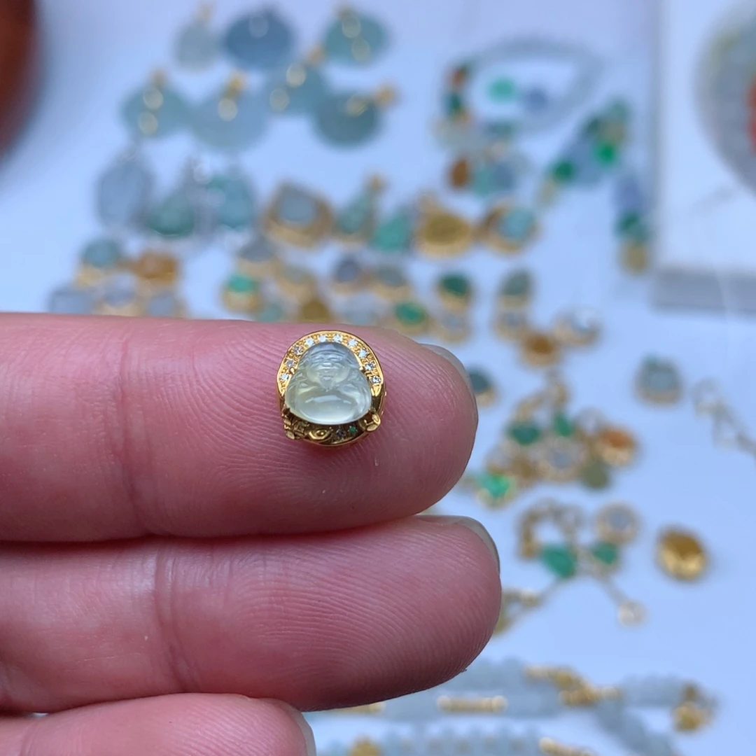 翡翠18K金镶嵌颈饰财财