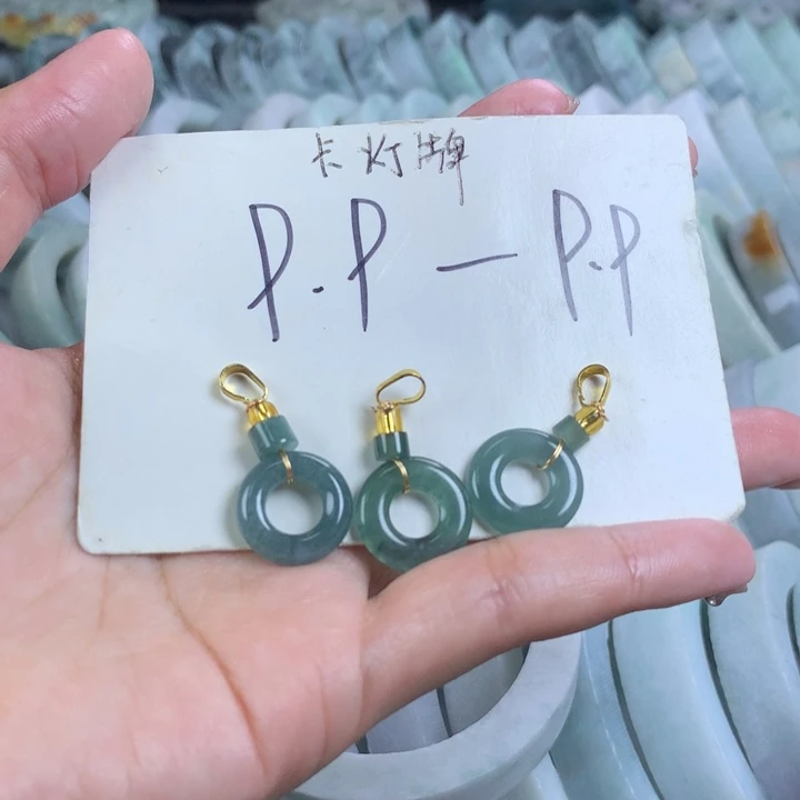 翡翠未镶嵌颈饰多样性发一件