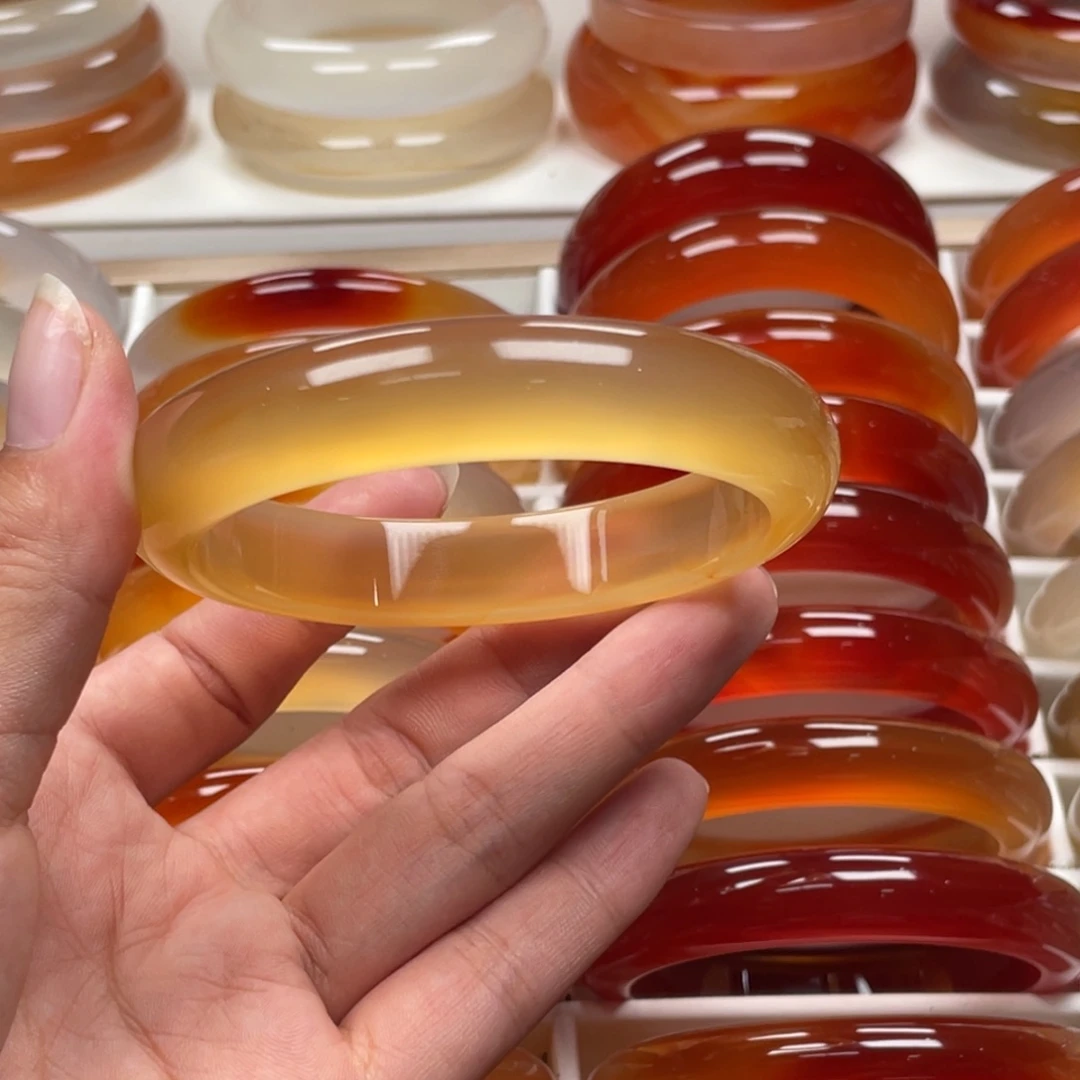 一***叶玛瑙/玉髓手镯未镶嵌