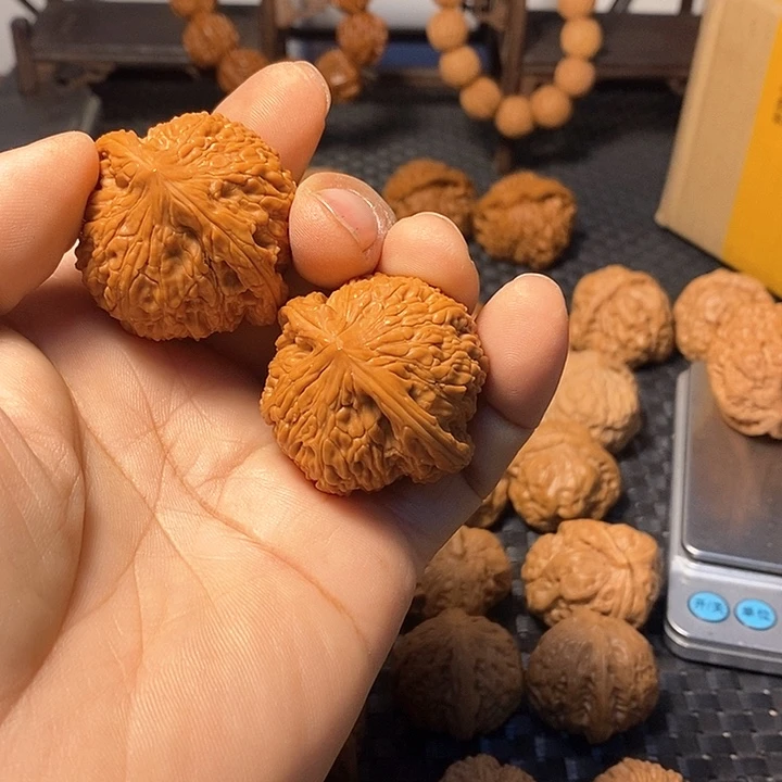 吊坠文玩核桃老*绣球