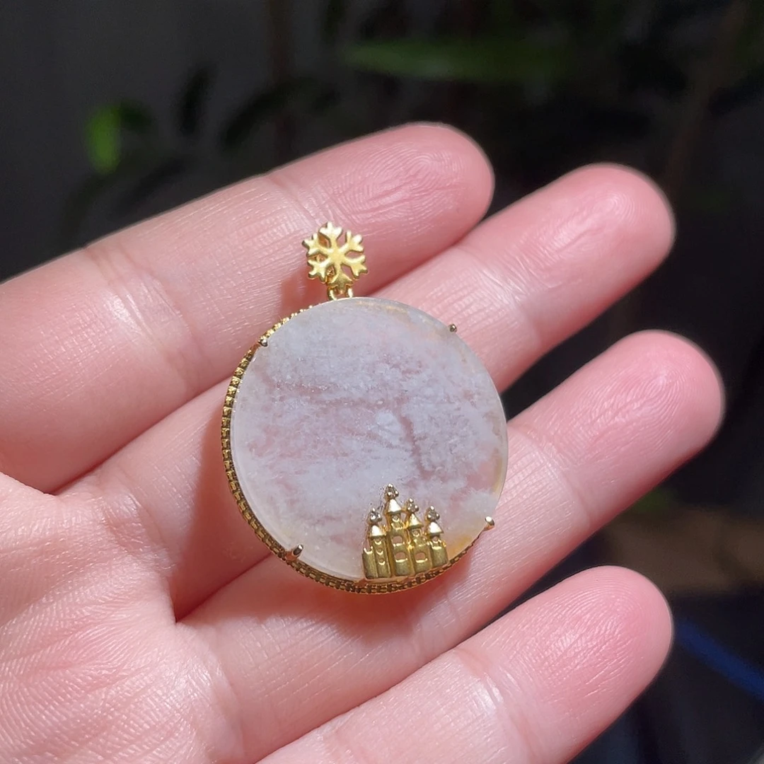 吊坠(不含链)18K金镶嵌翡翠雪花棉 城堡