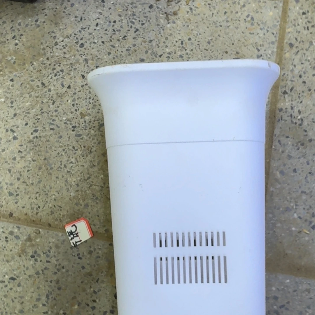 大白万象盆口径15公分左右无托盘一个，20包邮