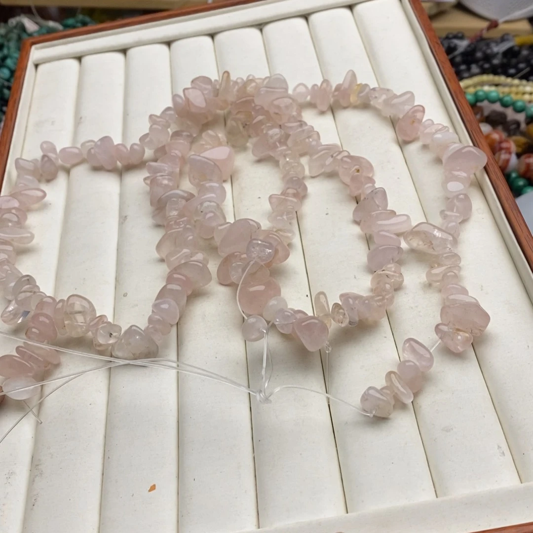 玛瑙/玉髓未镶嵌珠宝半成品一条天然粉晶随行