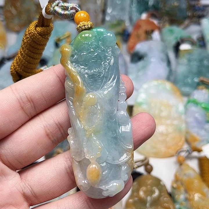 吴***硕翡翠未镶嵌颈饰天然