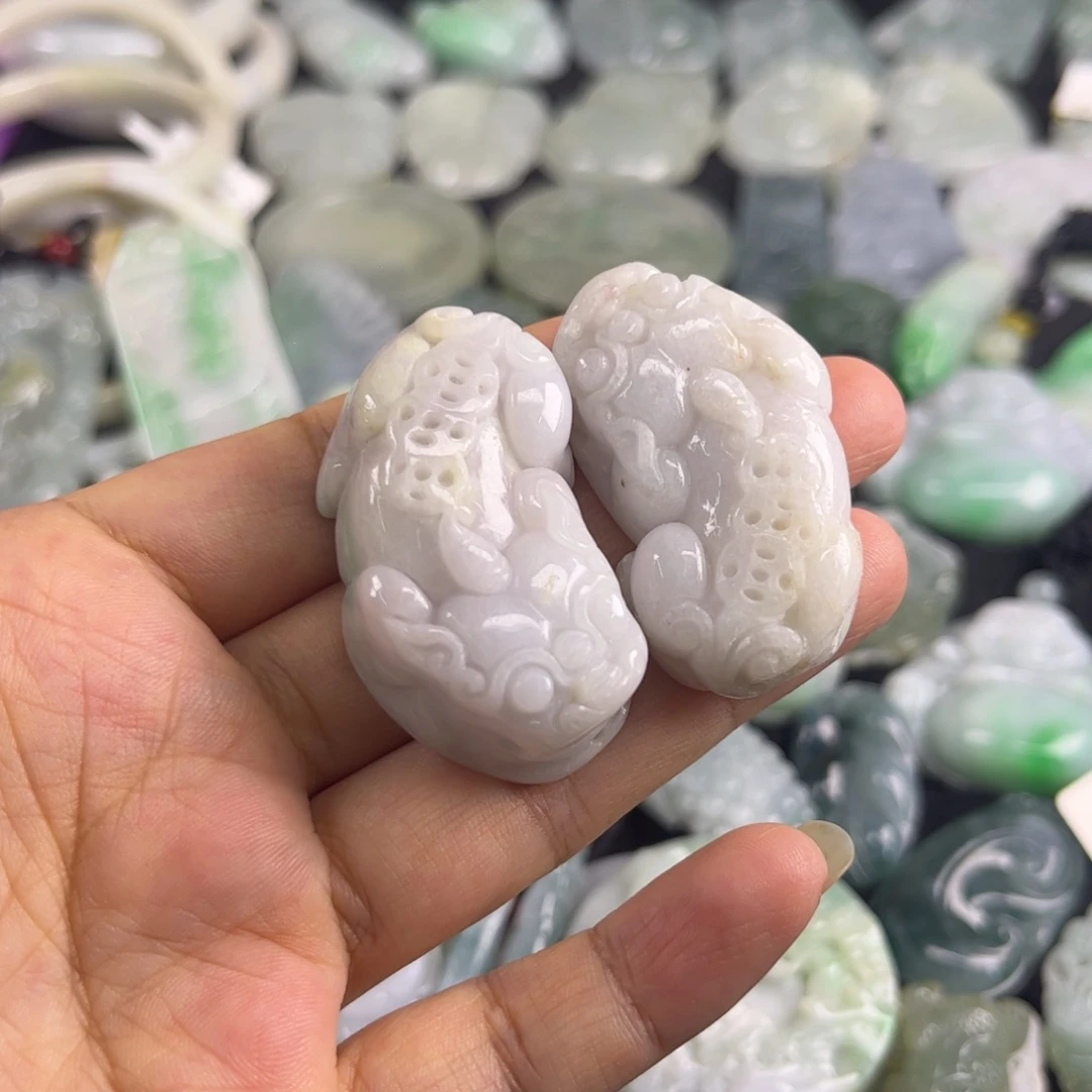 翡翠未镶嵌吊坠(不含链)瑕疵
